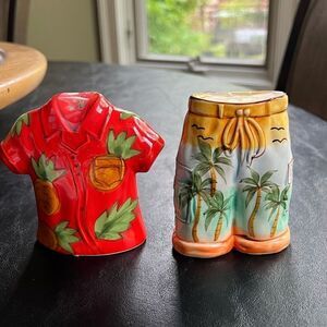 VTG Clay Art Beach Wear Salt & Pepper Shaker Set
